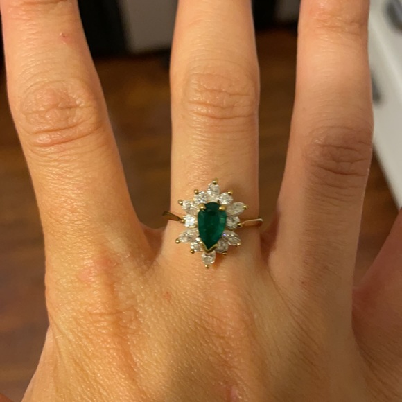 Real Diamond And Emerald Ring With Gold Ring - Picture 3 of 11